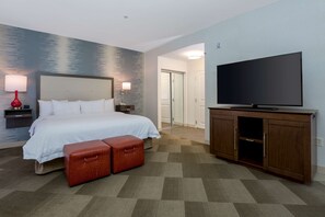 Premium bedding, desk, laptop workspace, blackout curtains - Hampton Inn & Suites San Diego-Poway (Poway)