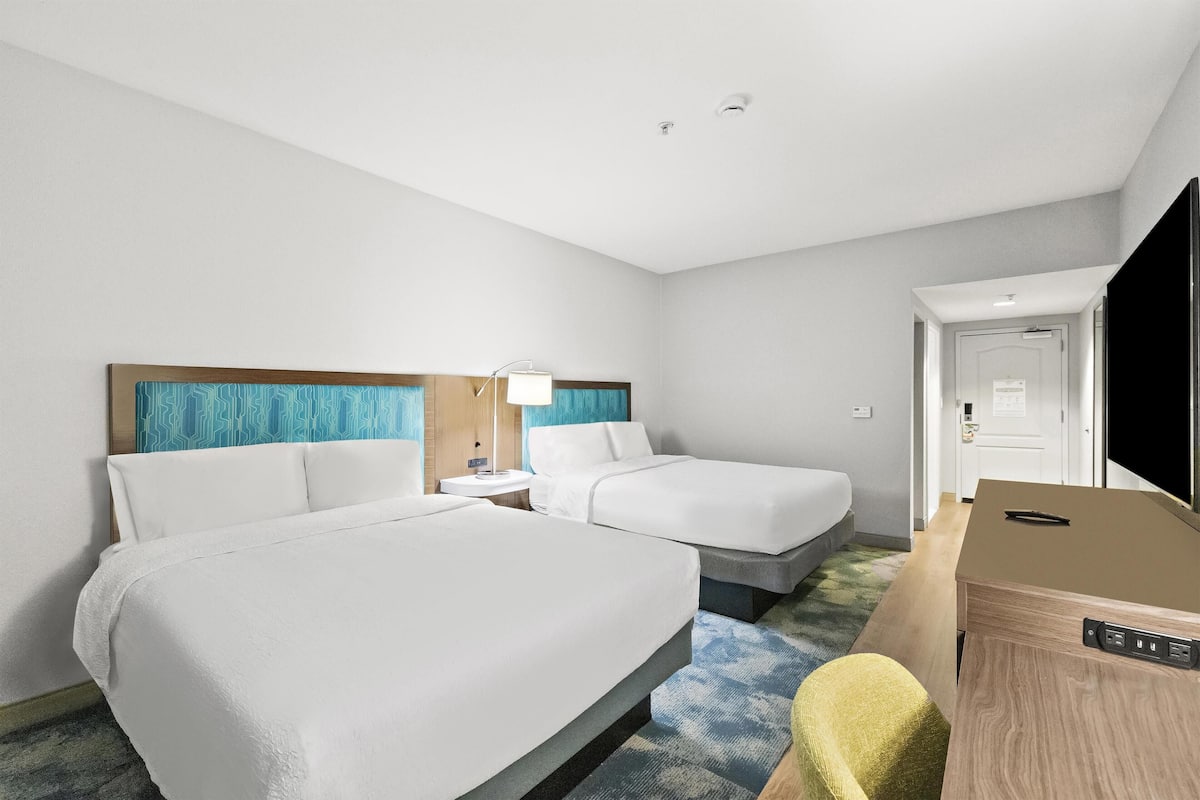 2 Queen Beds | Desk, iron/ironing board, free WiFi, bed sheets