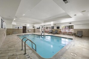 Indoor pool - Hampton Inn & Suites Lancaster (Lancaster)