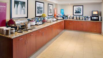 Gratis morgenmadsbuffet hver dag