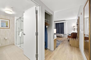 办公桌、熨斗/熨衣板、免费 WiFi、床单