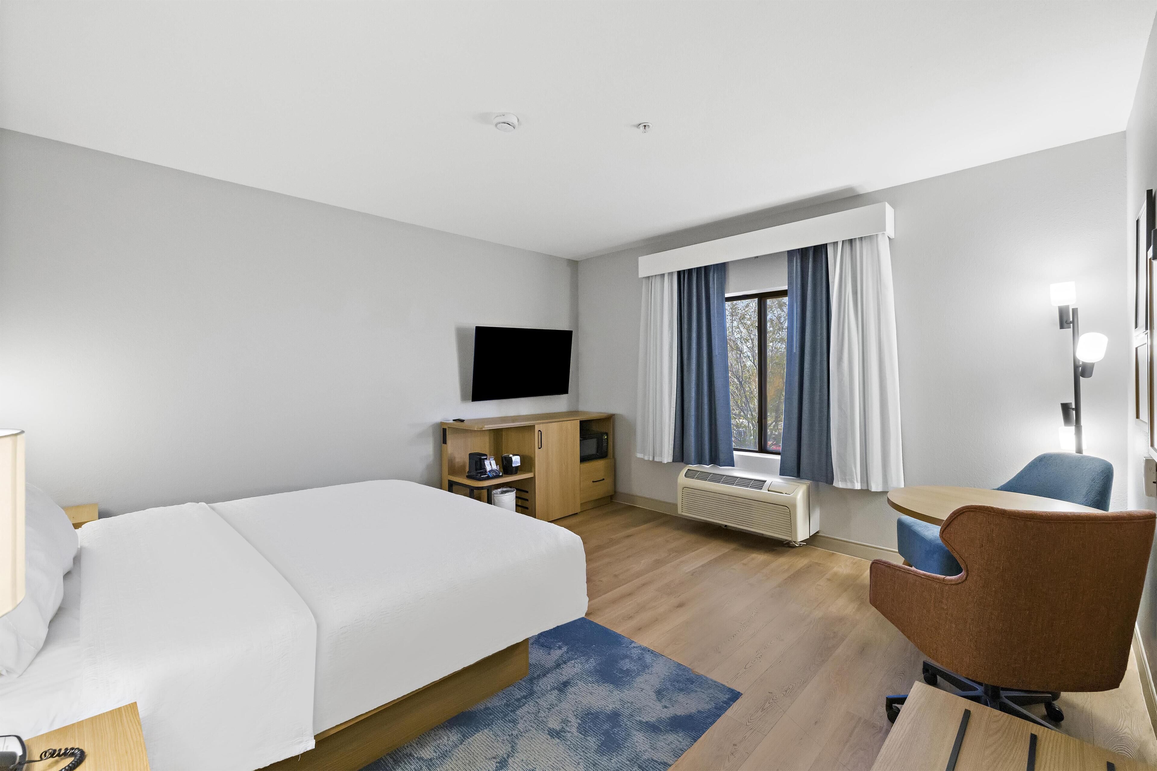 Bàn, bàn ủi/dụng cụ ủi quần áo, truy cập Internet không dây miễn phí 