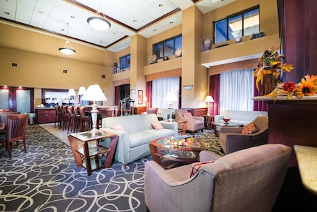 Zitruimte lobby. Hampton Inn & Suites Greensburg