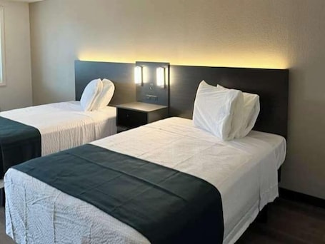 Desk, blackout curtains, iron/ironing board, free WiFi. Motel 6 Sandersville, GA