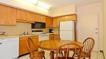 Superior Room, 2 Double Beds | Private kitchen | Fridge, microwave, coffee/tea maker