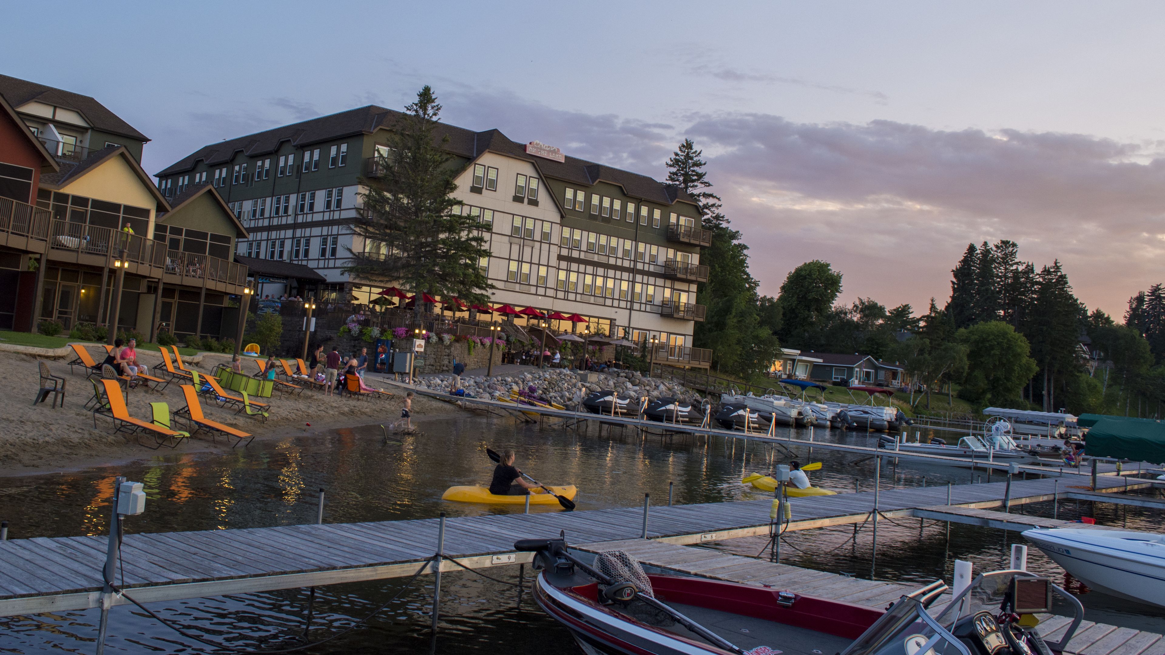Playa privada, camastros y kayaks 