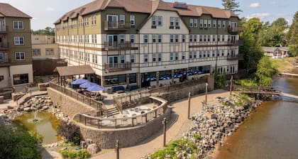 Chase On The Lake Resort Hotel