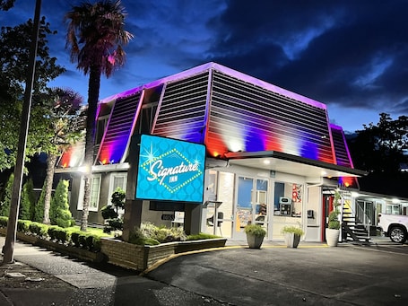 Fachada de la propiedad. Signature Inn Eugene