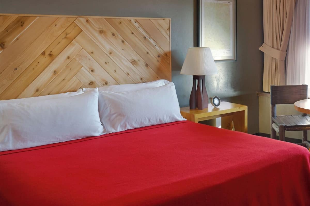 Standard Room, 1 Double Bed | Premium bedding, pillowtop beds, desk, laptop workspace