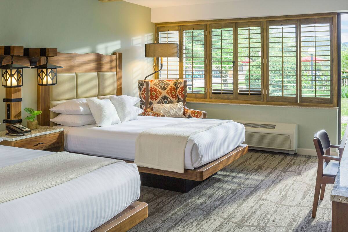 客房, 2 张大床 (Resort Accessible Two Queen Room) | 高档床上用品、加厚床垫、办公桌、笔记本电脑工作区