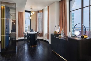 Suite, 1 King Bed | In-room safe, desk, blackout drapes, iron/ironing board