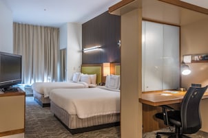 Escritorio, tabla de planchar con plancha y cunas gratuitas