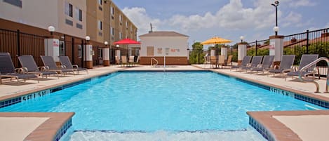 Kolam renang outdoor