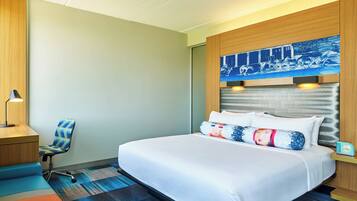 aloft, Room, 1 King Bed | Premium bedding, pillow-top beds, in-room safe, desk