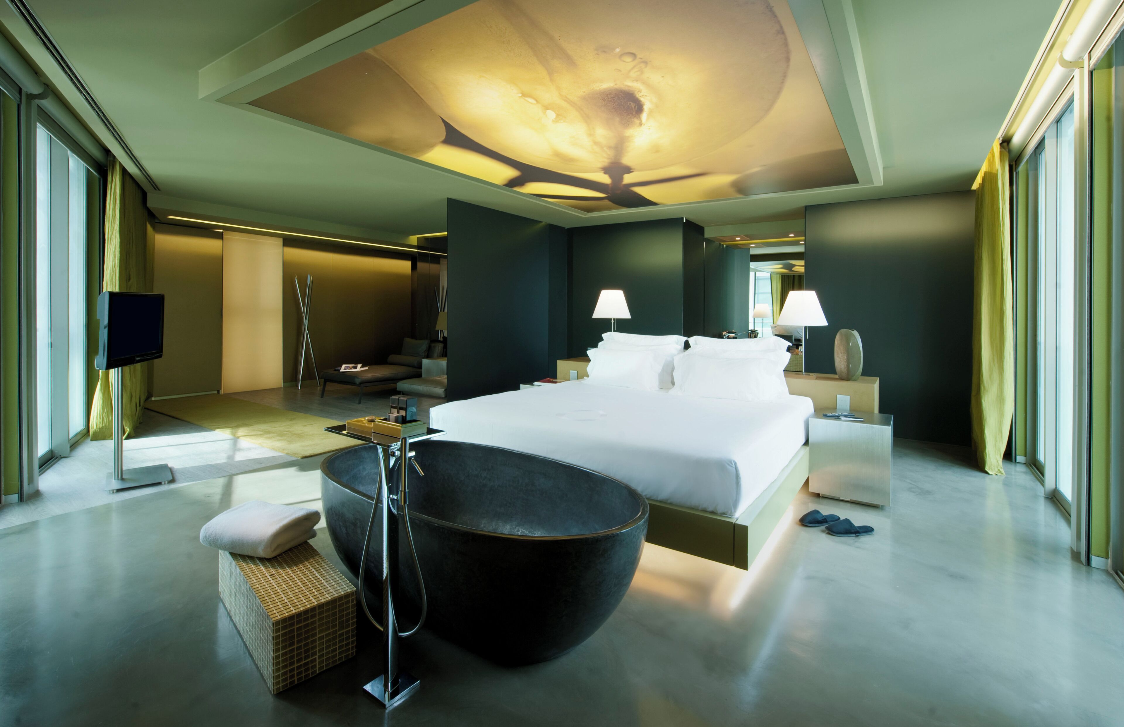Suite de diseñador | Ropa de cama de alta calidad y minibar 
