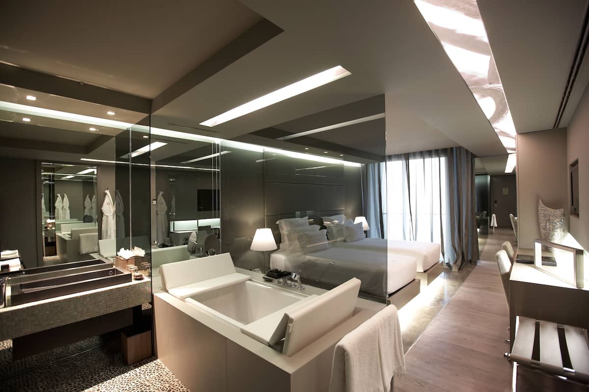 Deluxe Double Room (Prestige) | Premium bedding, minibar, in-room safe, desk