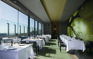 2 restaurants, breakfast, lunch, dinner served; international cuisine