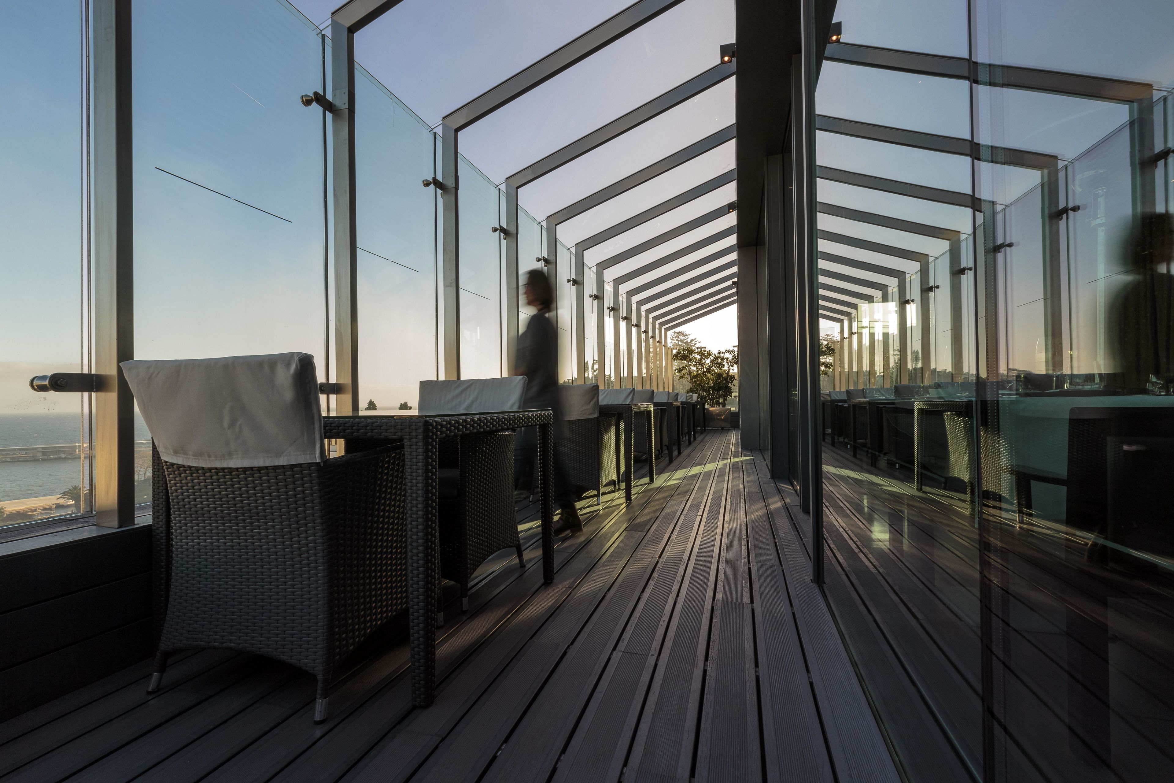 2 restaurants, breakfast, lunch, dinner served; international cuisine