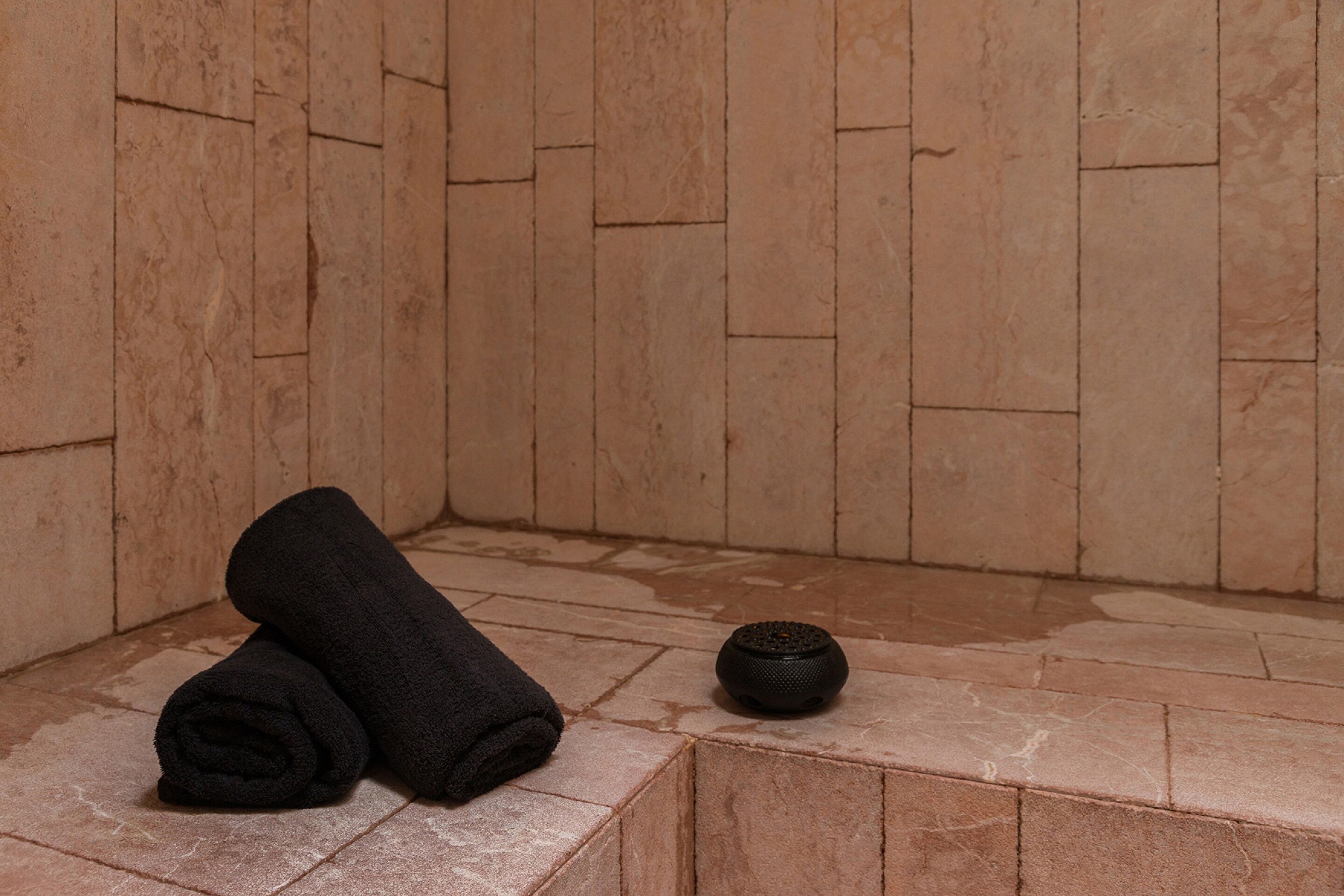 couples treatment room(s), sauna, hot tub, steam room