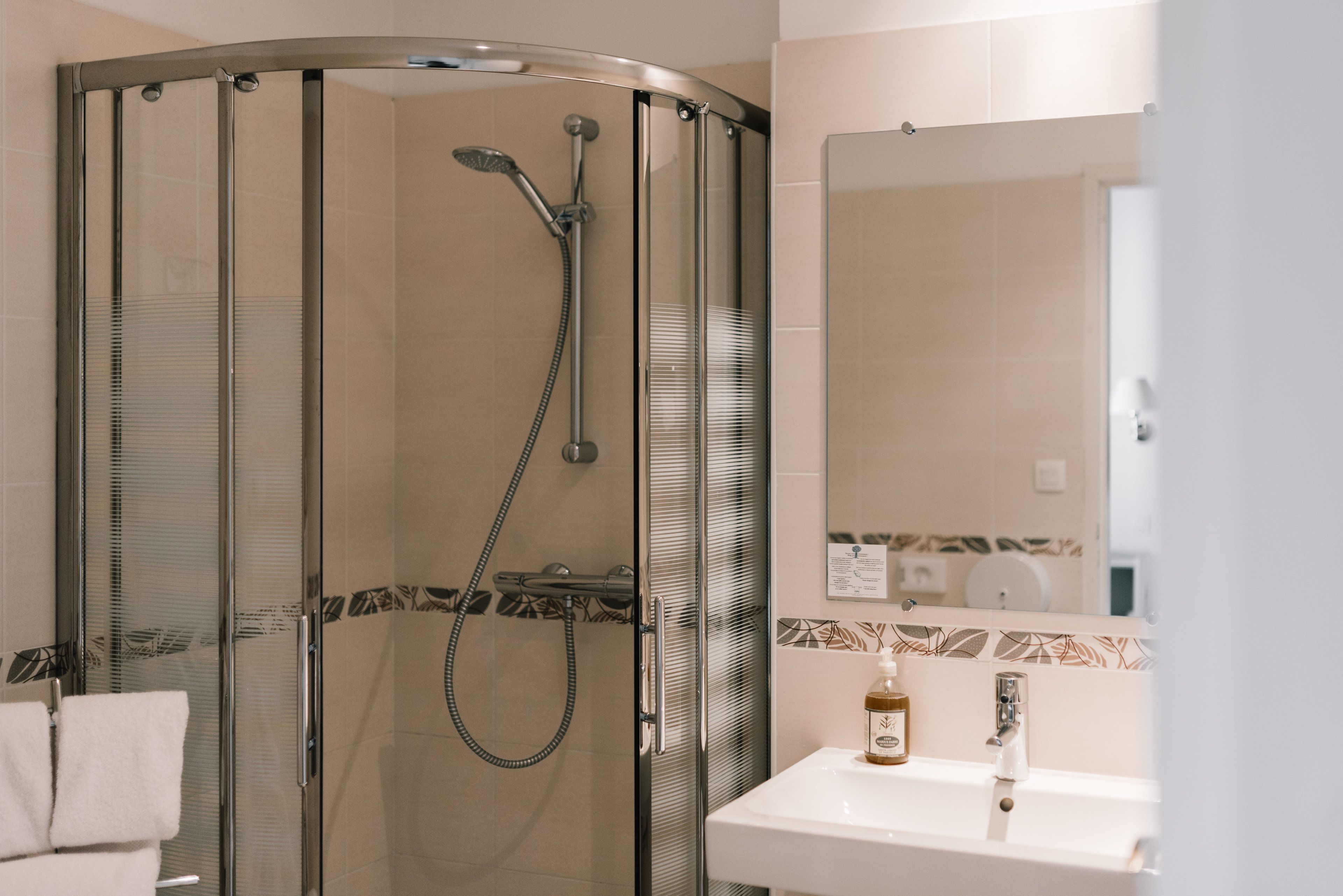 standard single room | bathroom | hair dryer, towels