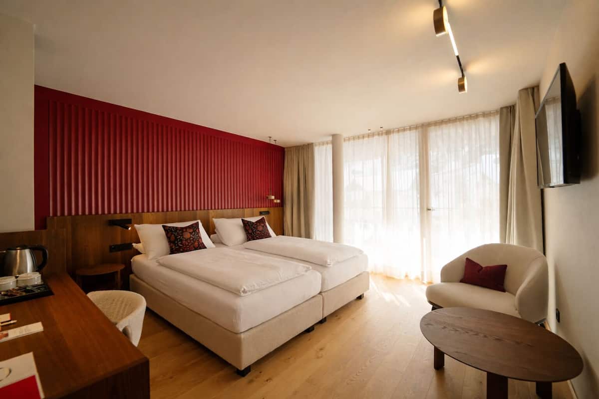 Down comforters, minibar, in-room safe, desk