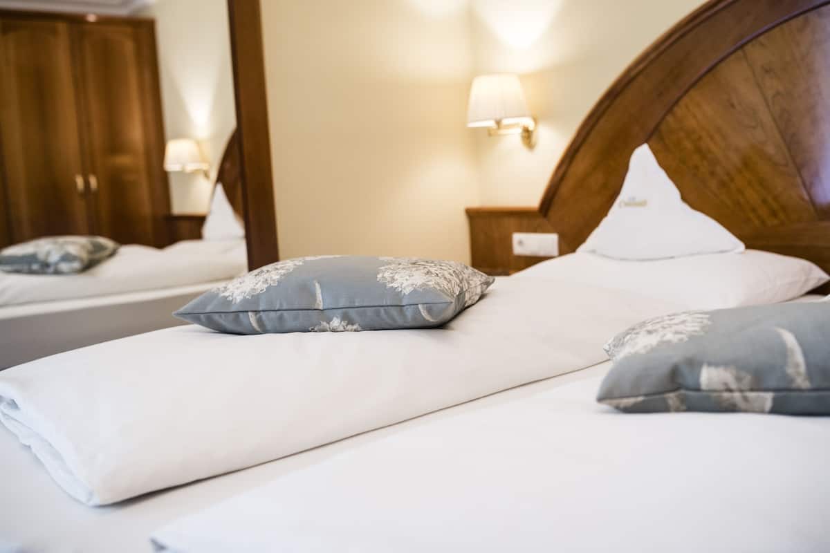 junior suite (junior suite selva) | down duvets, minibar, in-room safe, desk