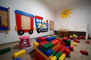 Área de juegos infantiles techada