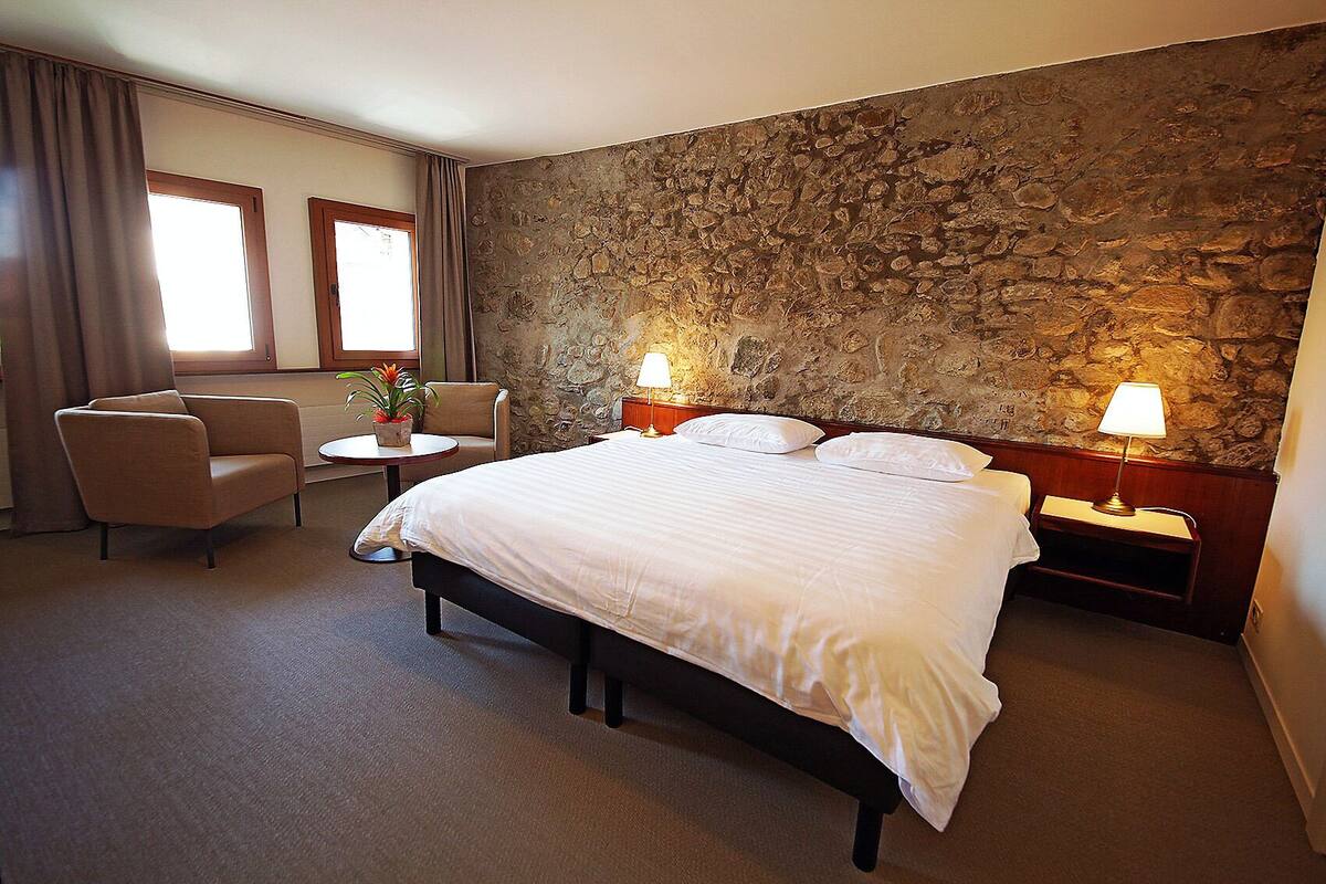 Double Room | Blackout curtains, soundproofing, iron/ironing board (on request)