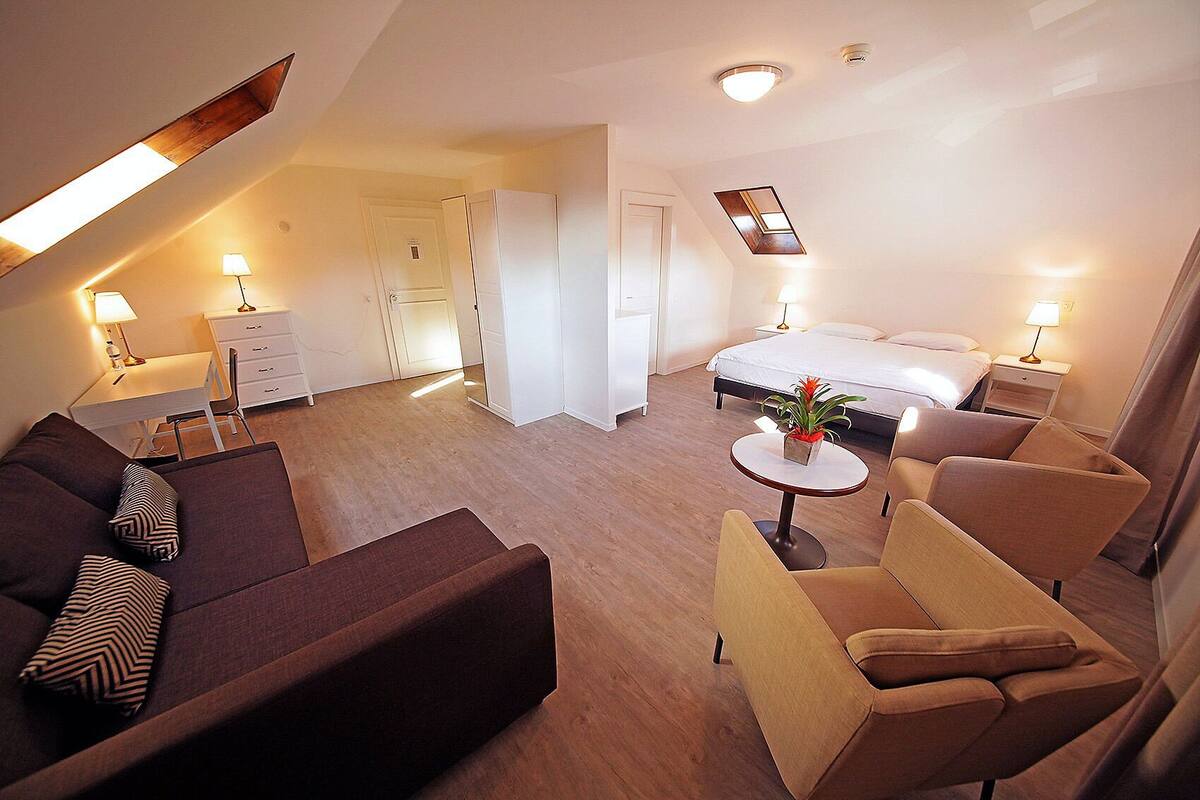 Suite | Blackout curtains, soundproofing, iron/ironing board (on request)