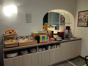 Petit déjeuner continental (10 EUR par personne)