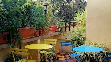 Dagelijks continentaal ontbijt (EUR 10 per persoon)