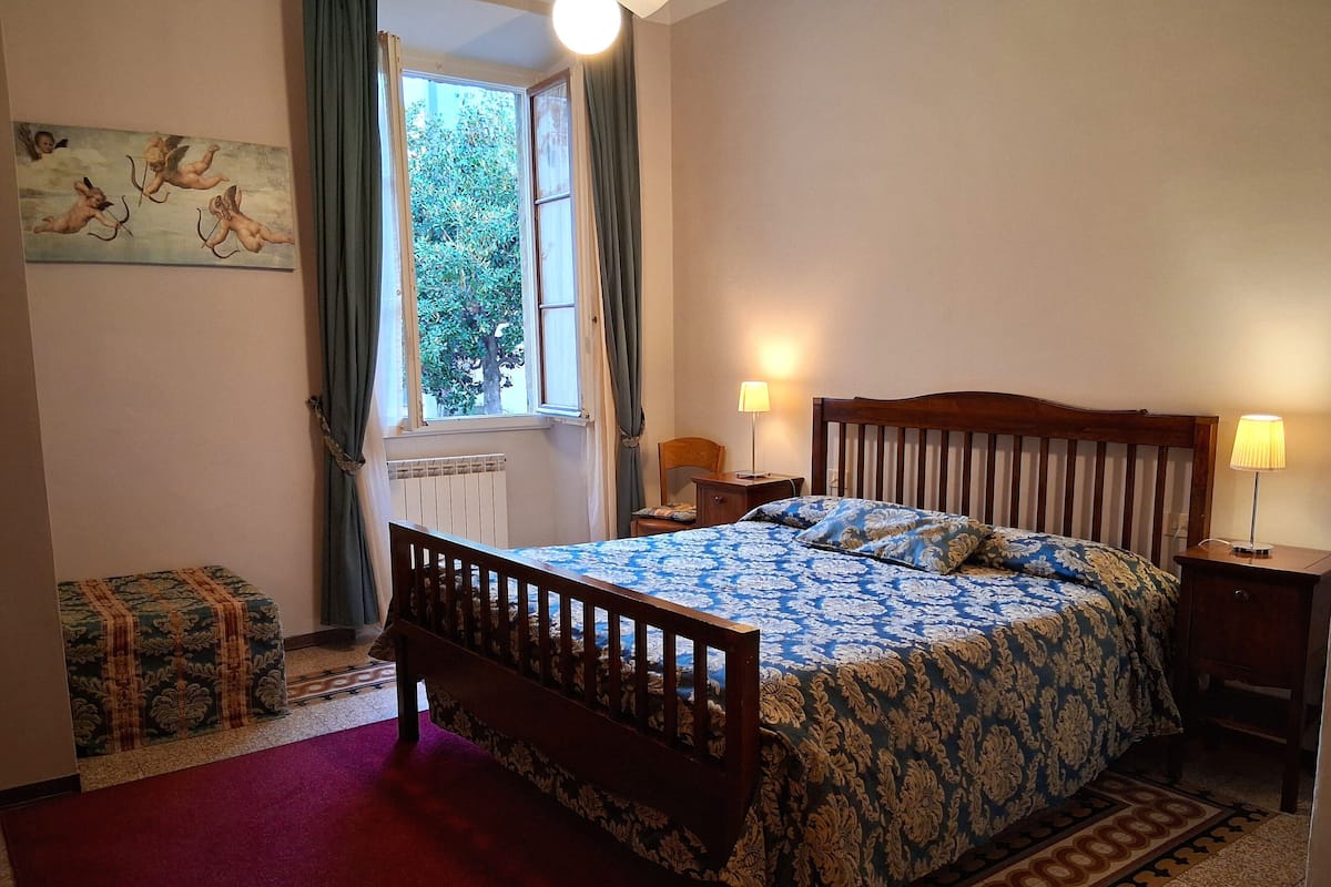 Chambre Deluxe, salle de bains privée | Bureau, espace de travail pour ordinateur portable, rideaux occultants