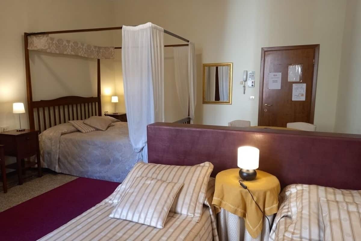 Chambre Quadruple Confort, salle de bains privée