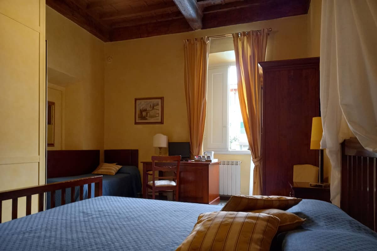 Chambre Triple Confort, salle de bains privée