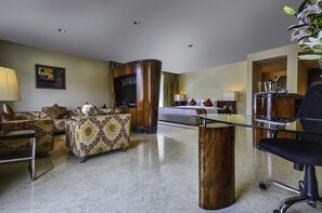 Ropa de cama de alta calidad y minibar 