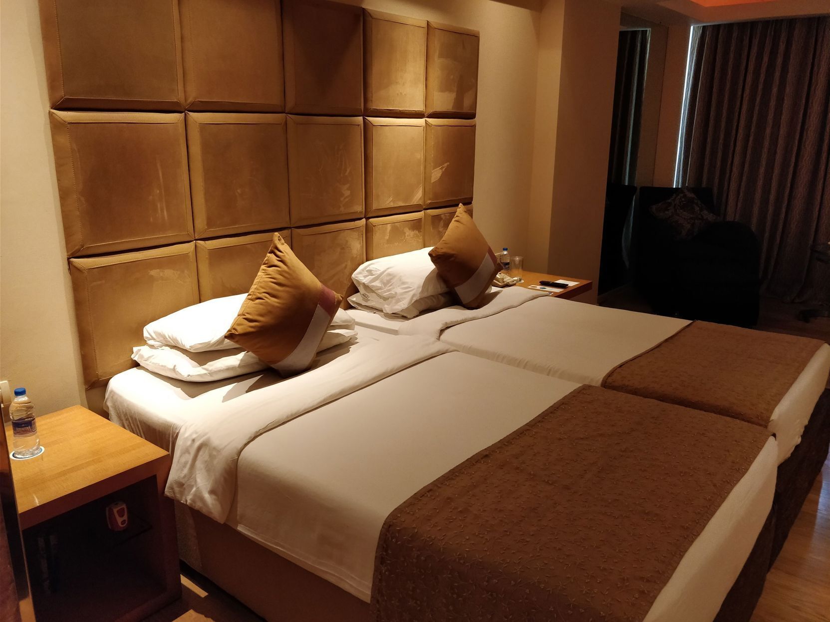 Ropa de cama de alta calidad y minibar 
