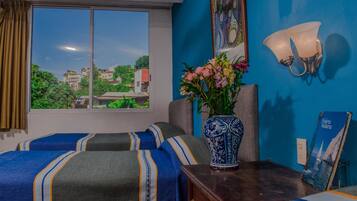 Habitación doble estándar | Caja de seguridad en la habitación y ropa de cama