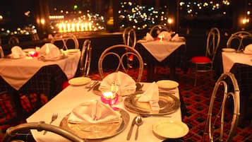 3 restaurants; breakfast, lunch, dinner, and brunch served