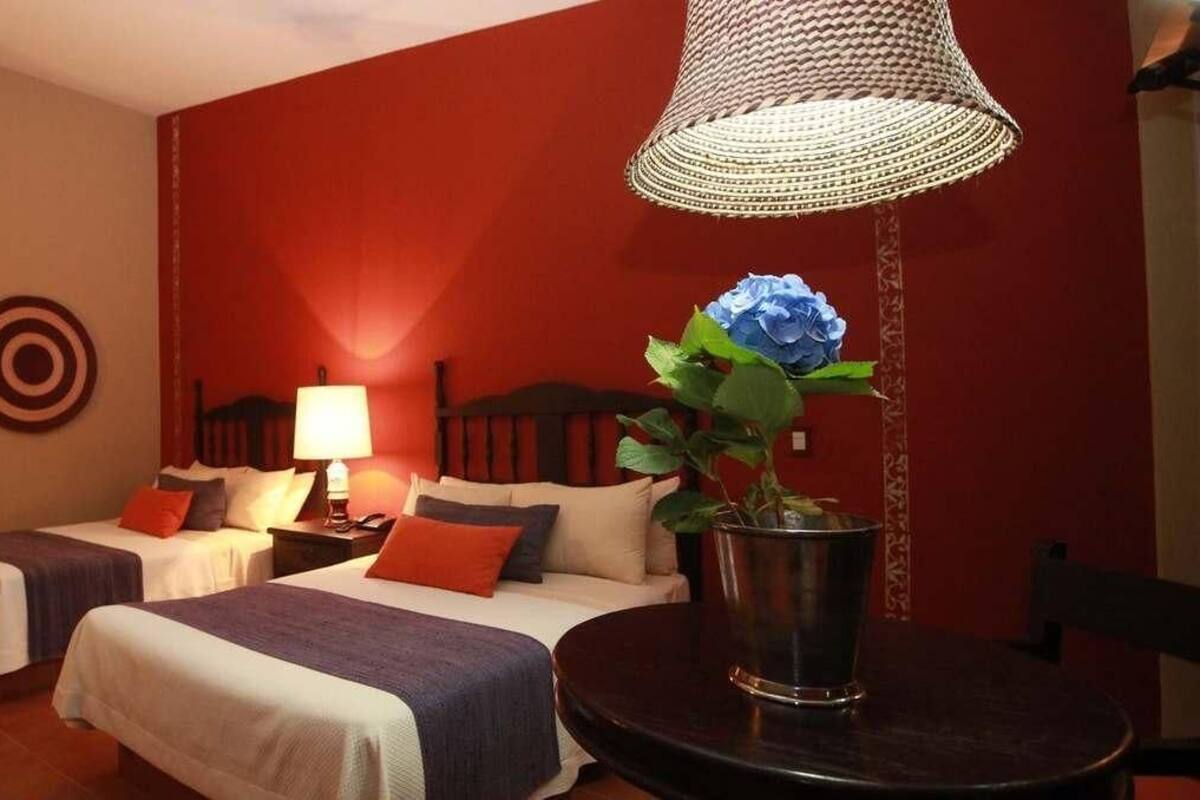 In-room safe, iron/ironing board, WiFi (free), bed sheets