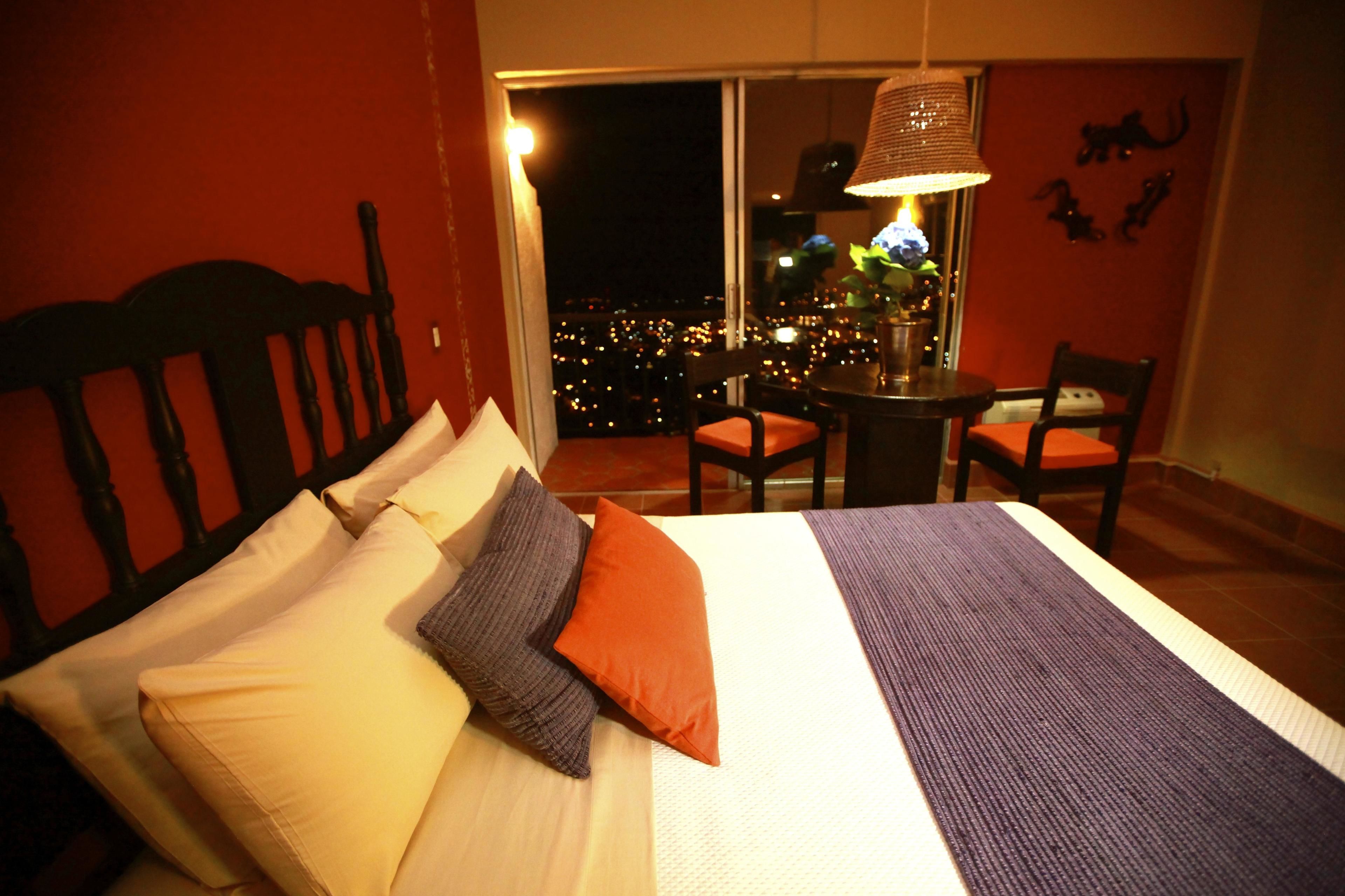 habitación, 1 king bed, vista parcial | view from room