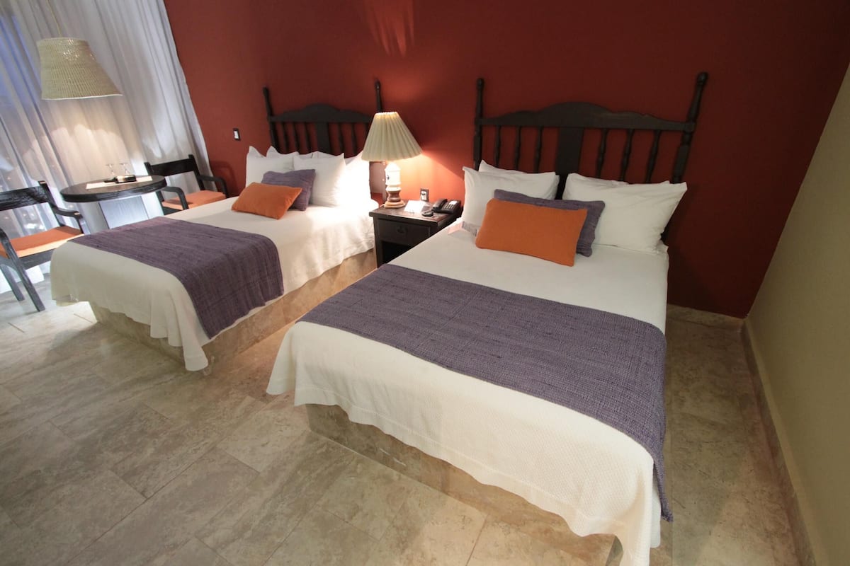 In-room safe, iron/ironing board, WiFi (free), bed sheets