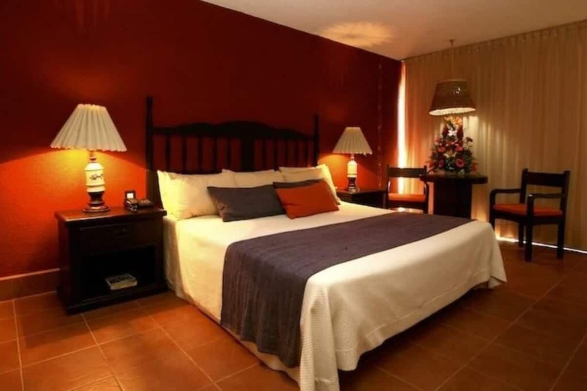 1 bedroom, in-room safe, iron/ironing board, free WiFi