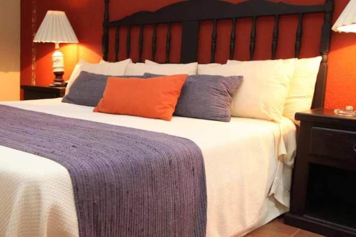 1 bedroom, in-room safe, iron/ironing board, free WiFi