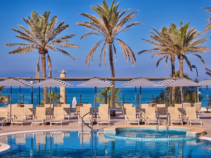 Piscine couverte, piscine extérieure (ouverte en saison)