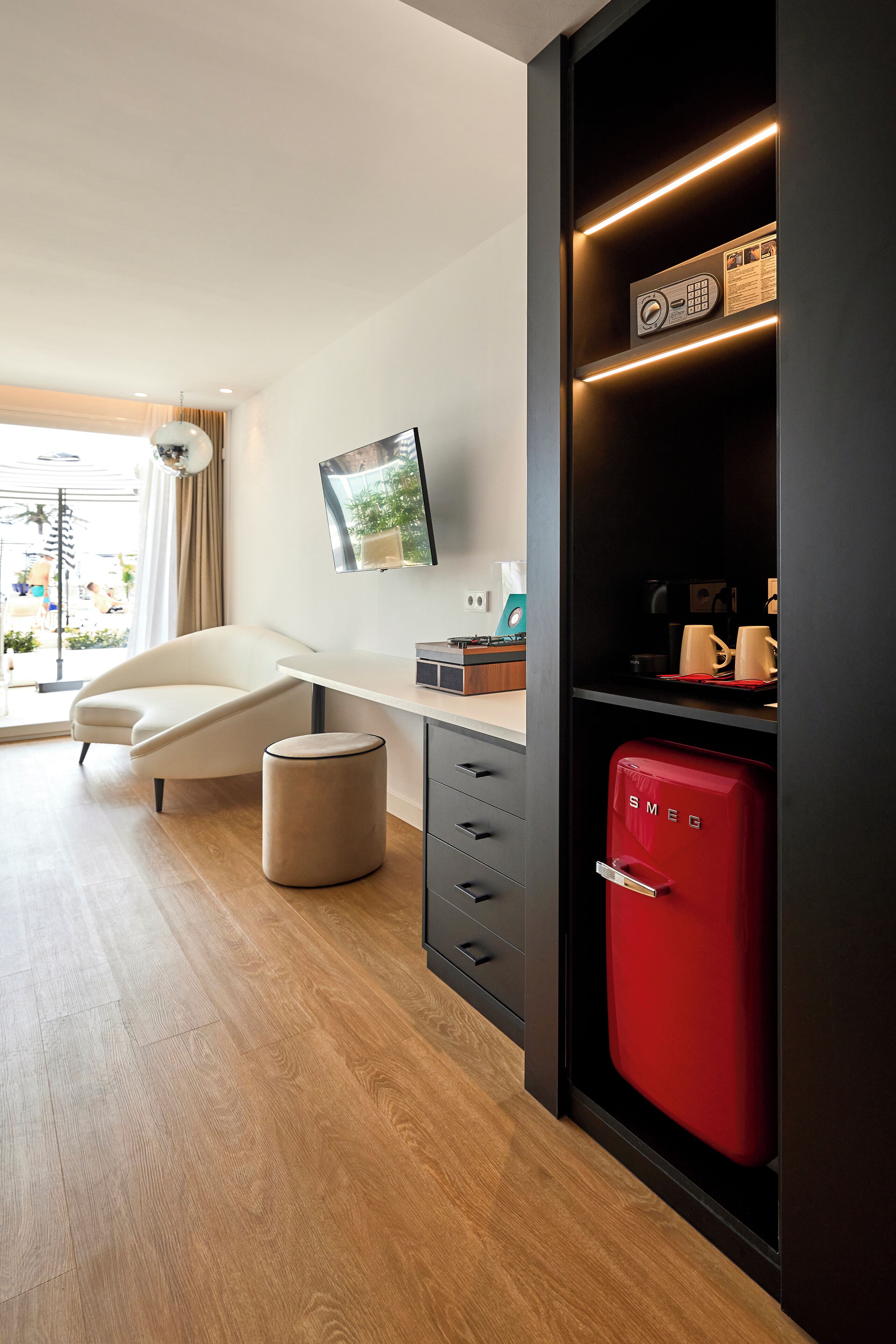 junior suite, terrace (lateral) | 1 bedroom, in-room safe, desk, laptop workspace