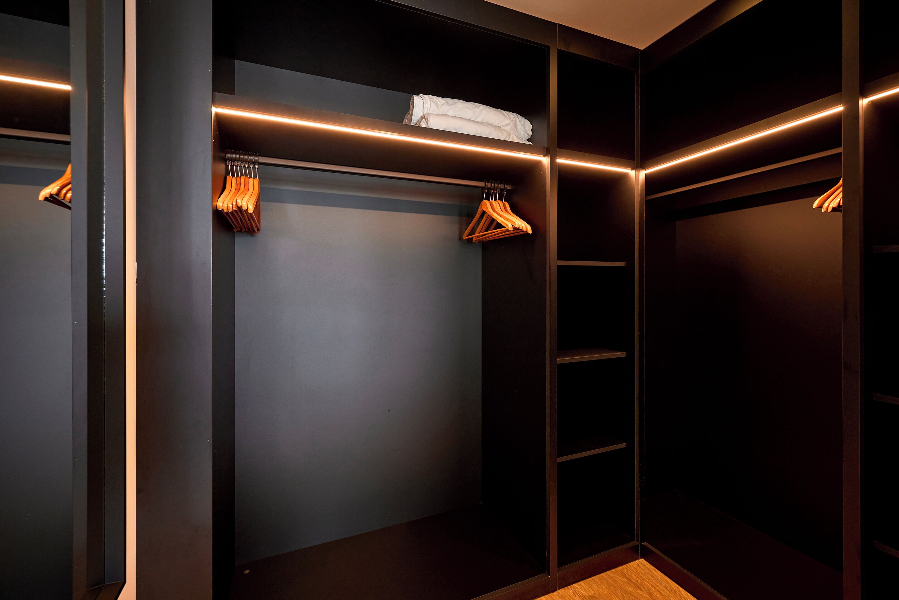 junior studio suite, sea view (frontal) | wardrobe