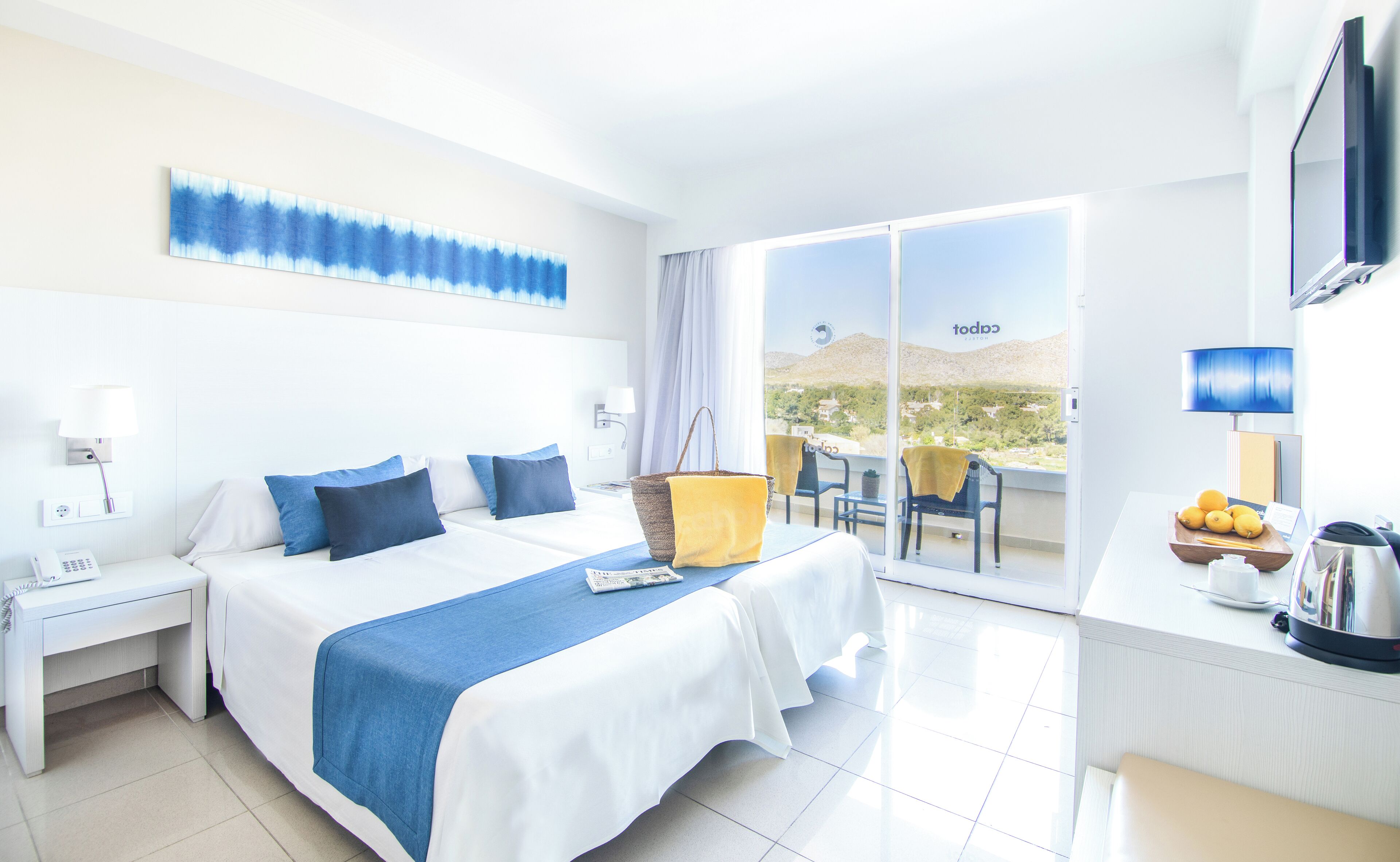 Minibar, desk, free WiFi, bed sheets