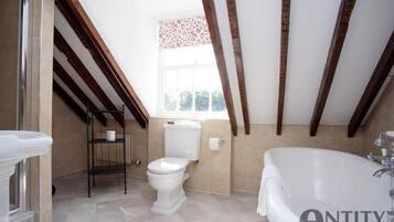 Eaves Collection Deluxe | Bathroom | Free toiletries