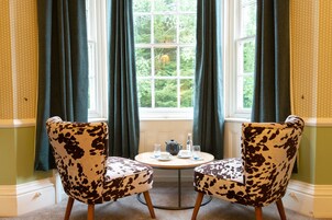 家庭房 | 起居区 | 电视