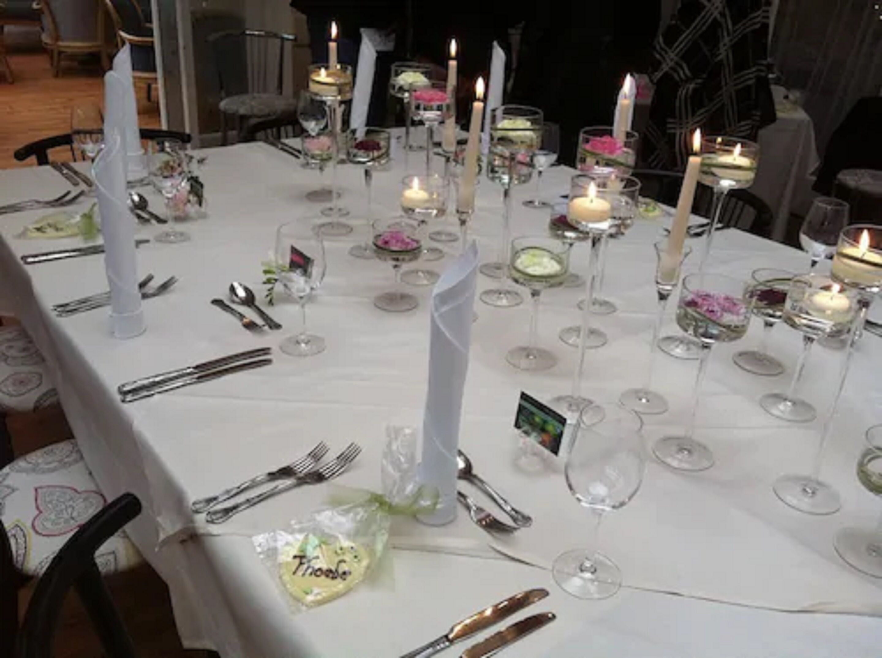 breakfast, lunch and dinner served